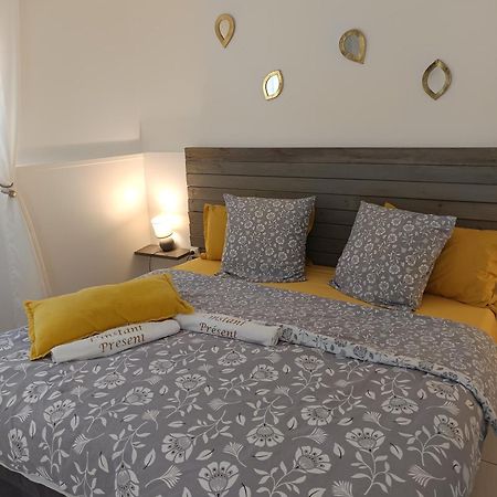 Bed and Breakfast L'Instant Present Le Moule Esterno foto