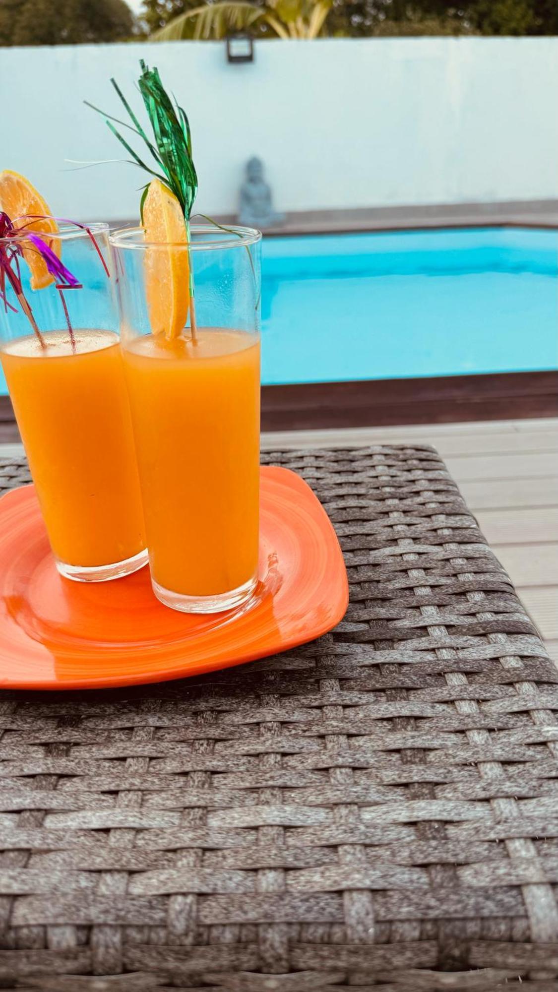 Bed and Breakfast L'Instant Present Le Moule Esterno foto